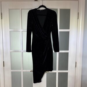 Elegant Black Velvet Long Sleeve Dress